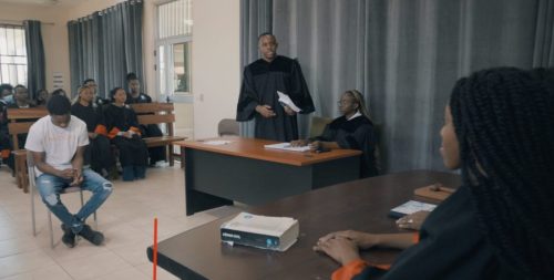 04-Sala-de-Simulacoes-de-Julgamentos-Ficticios-Universidade-Wutivi